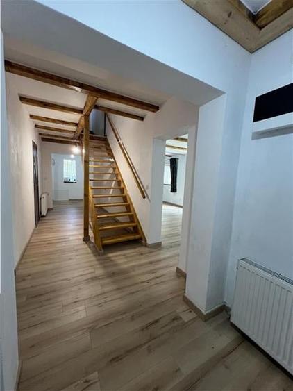 Cabana cu 7 camere 7 bai si teren 1000 mp in Avrig zona Mlaci - 16