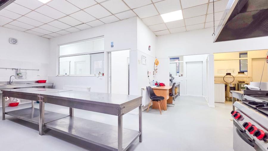 Spațiu industrial–afacere catering la cheie, teren&hală 750 mp S+P+1E - 7