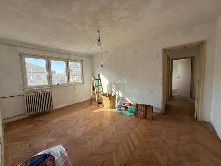 Apartament cu 3 camere semidecomandat în Dacia