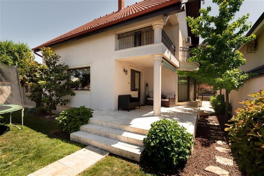 RECO Vila cu 5 camere str. Apateului- zona Nufarul - 53