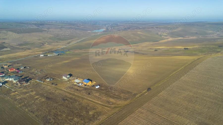 Teren de 600 mp, în Vânători