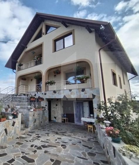 Casă individuală cu 15 camere cu Canalizare în Dorohoi