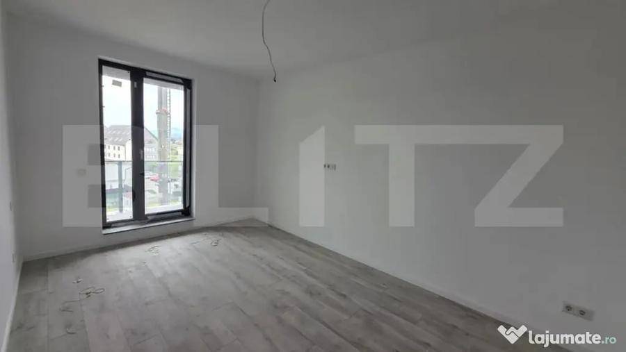 Apartament cu 3 camere semidecomandat în Nord