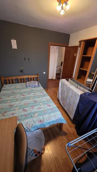 Apartament cu 3 camere decomandat, mobilat în Exterior Vest