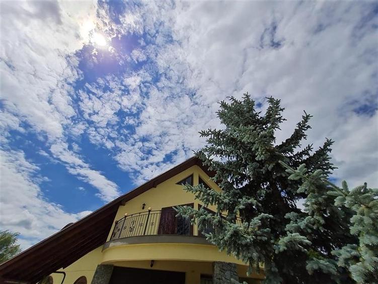 Film & Tur LIVE! Rafinament in cartier linistit, pe 30.000 mp teren paradis, fac - 14