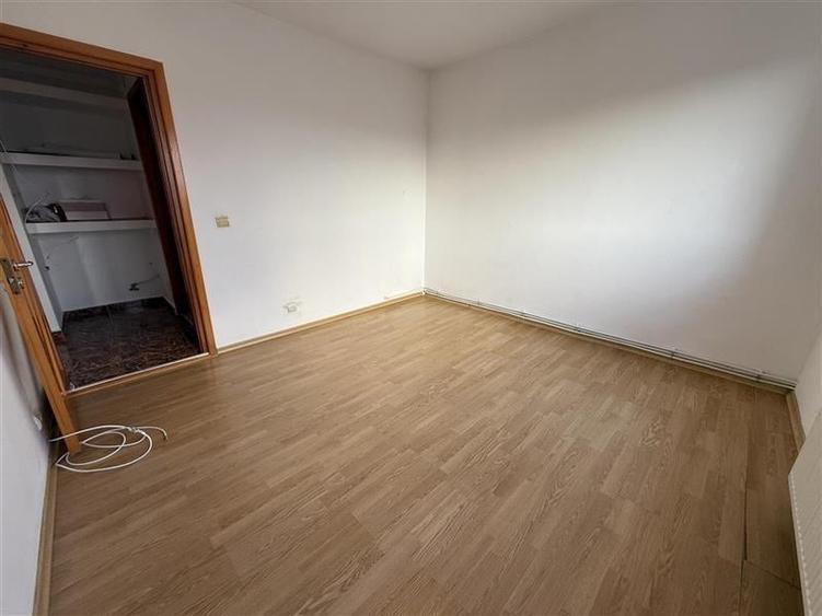 22 Decembrie - 2 camere decomandat - 7