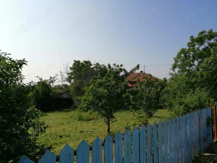 Teren intravilan de vanzare pe care se afla o casa batraneasca - 10