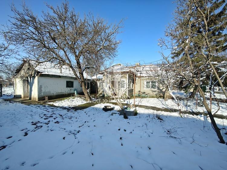 Teren 1.183 mp cu casă bătrânească, deschidere 22,37 ml - 1