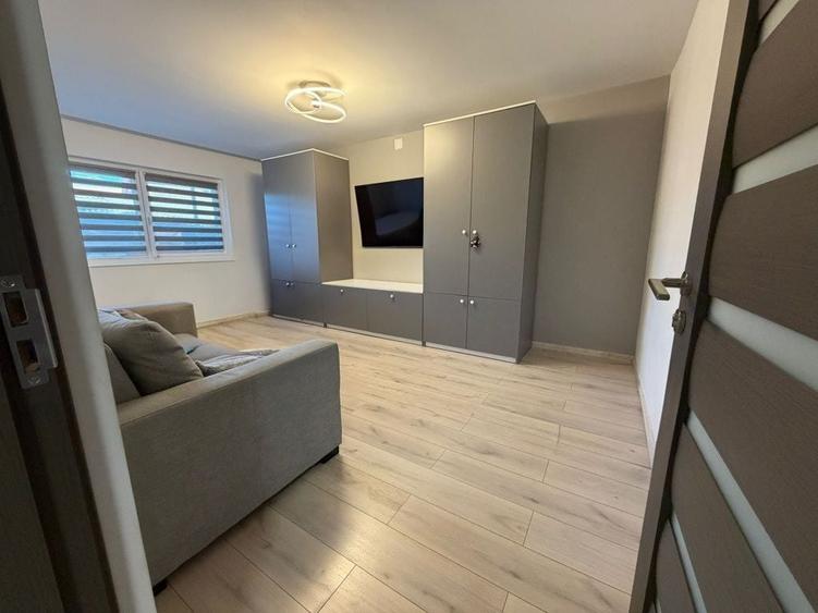 Inchiriez apartament (zona Mercur)Cetate - 4