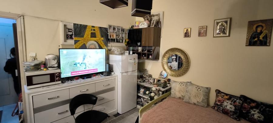 Garsoniera, Universitate - 2