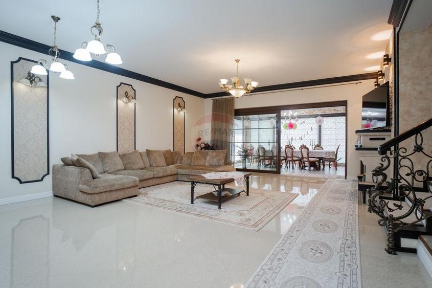 0% Comision - VILA de LUX de vânzare – Cu iaz natural - 2