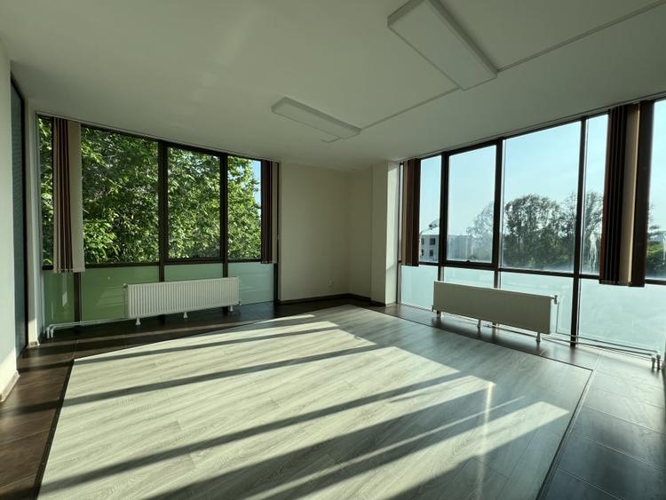 Spatiu comercial\birouri in cladire noua - 1