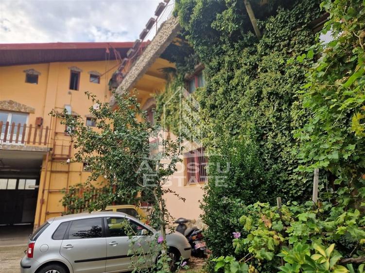 Casa familiala cu spatiu comercial si garaj P+1E+M 720 Mp - 51