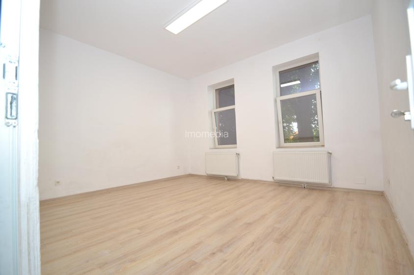 Casa zona Blascovici, 5 camere, 3 bai, 3 intrari