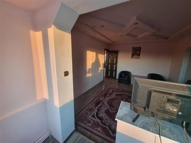Apartament cu 2 camere semidecomandat, mobilat în Central