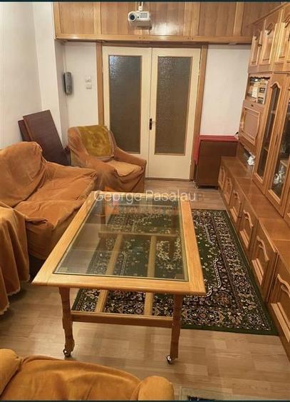 Apartament 4 camere cf 1 decomandat zona Centru
