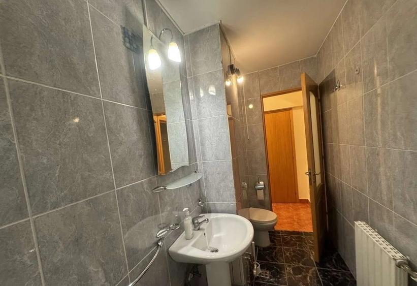 UNIVERSITATE, AP 2 CAM MOBILAT SI UTILAT MODERN - 11