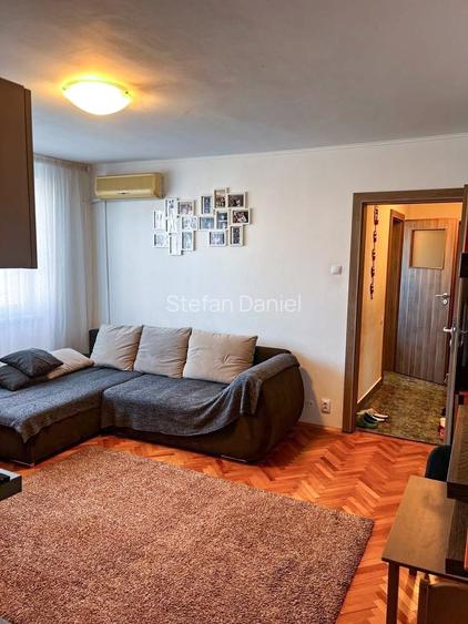 Apartament cu 3 camere semidecomandat, mobilat în Ștefan cel Mare