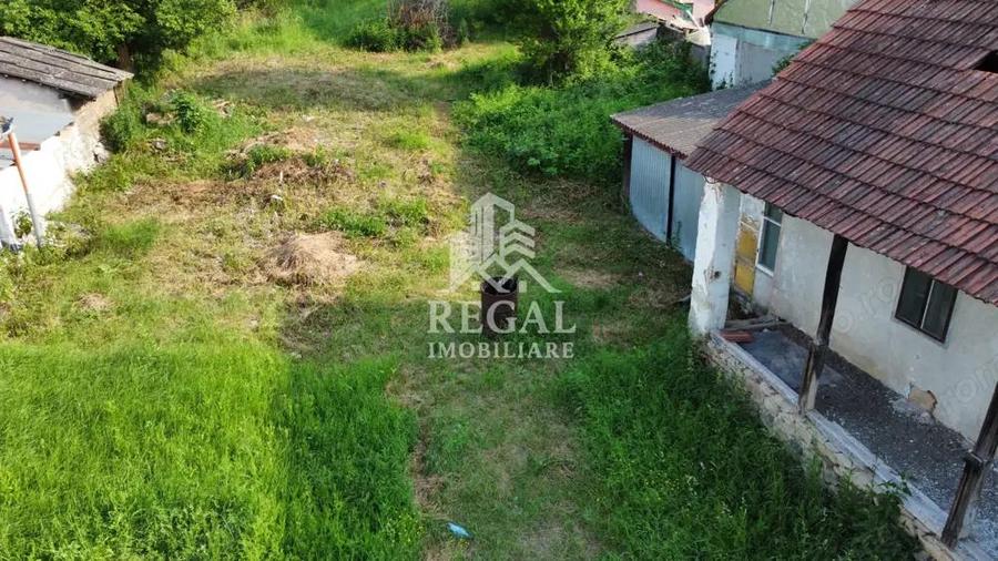Casa de vanzare cu teren generos 2.500 mp - 1