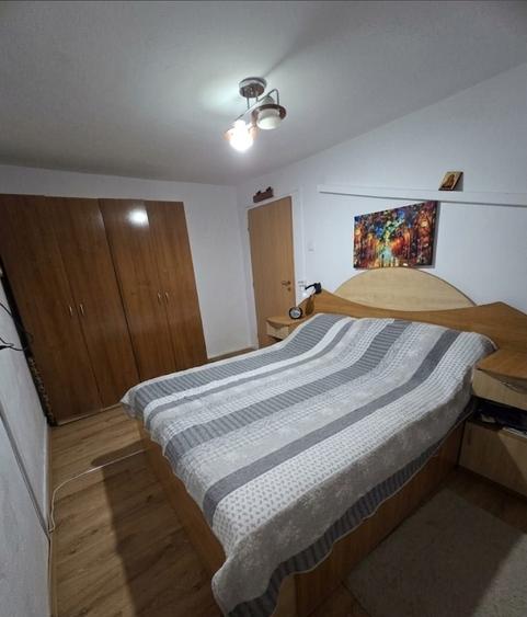 Apartament cu 3 camere decomandat în Micro 5