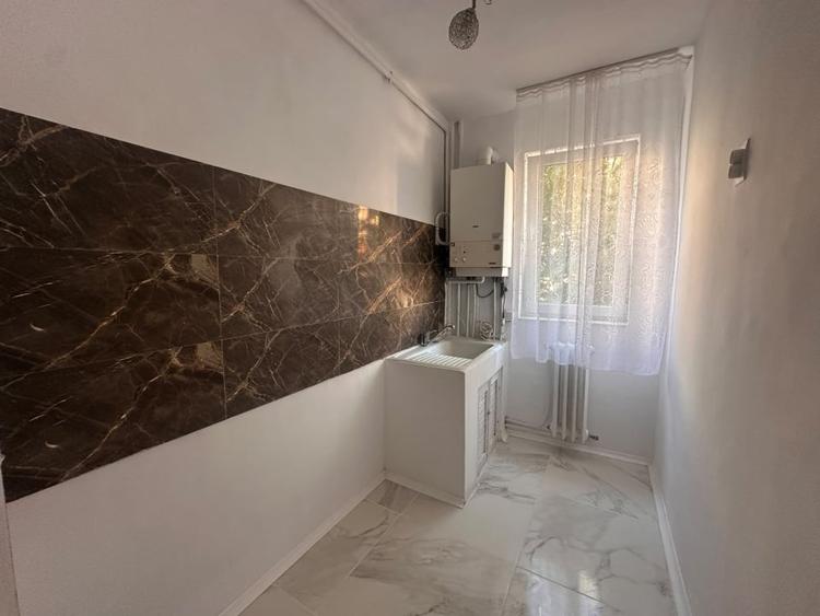 Apartament cu 2 camere semidecomandat în Cugir