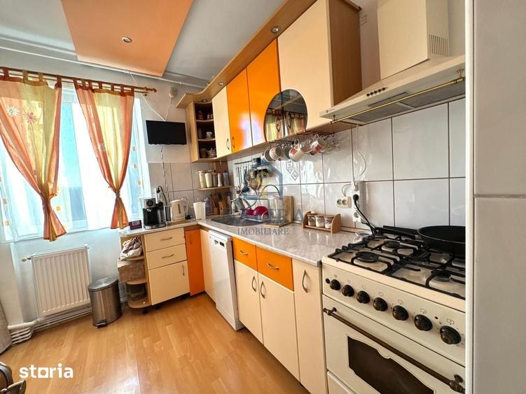 Apartament de vanzare - 3 camere decomandat - Ioan Slavici - etaj 3/4 - 13