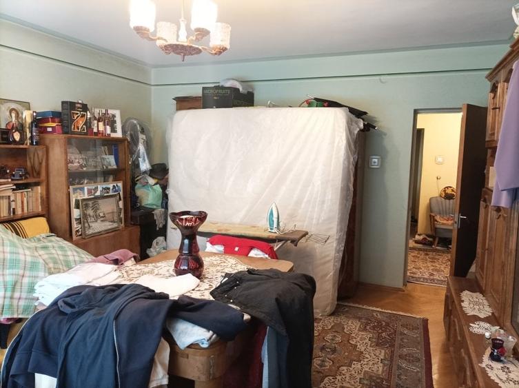 Apartament cu 4 camere semidecomandat în Griviței