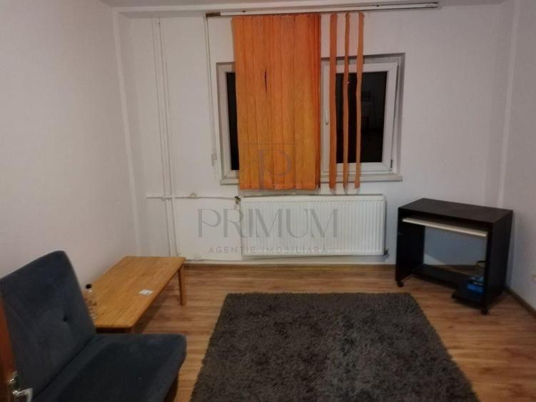 Garsonieră decomandată în Complex Studențesc
