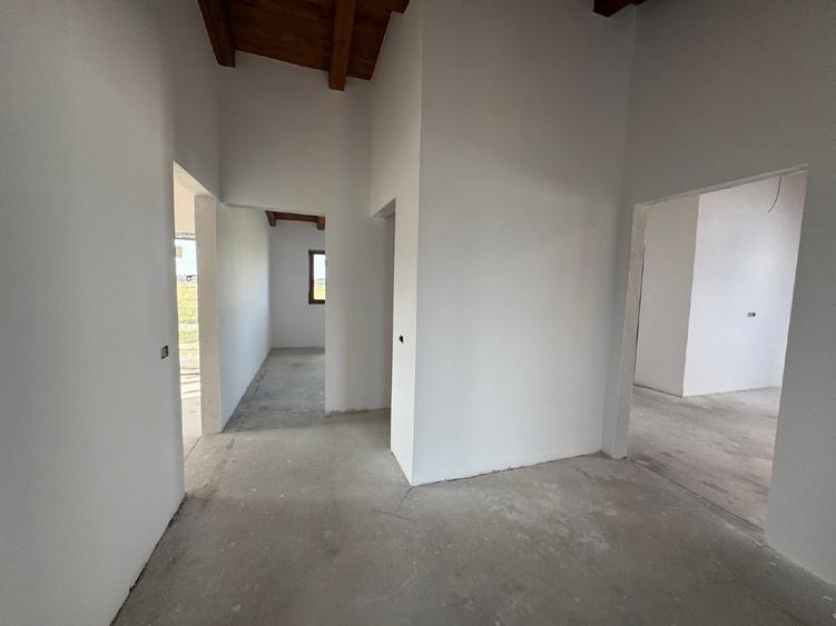 Casă individuală cu 5 camere cu Teren 652 Mp în Nojorid