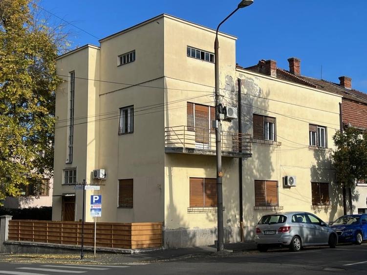 Casă individuală cu 9 camere cu Teren 493 Mp în Ultracentral