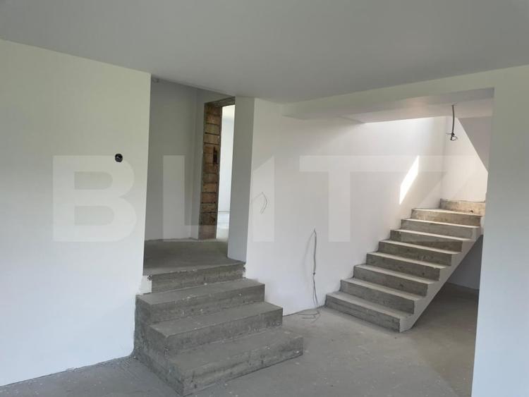 Casă individuală cu 5 camere cu Teren 3000 Mp în Bolduț