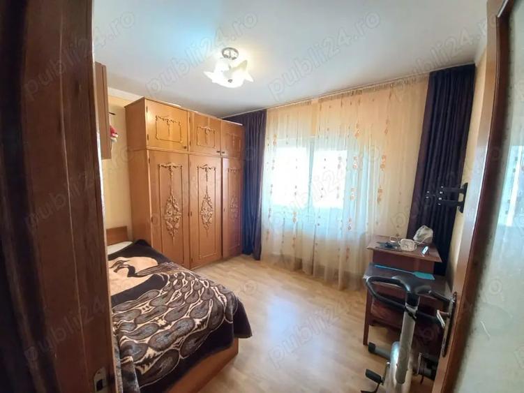 Apartament cu 3 camere semidecomandat în Orizont