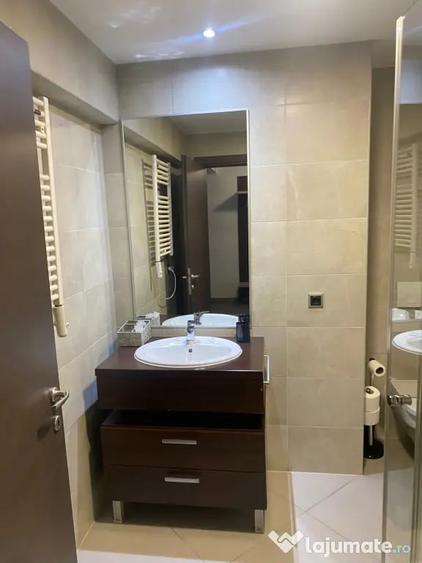 Apartament cu 4 camere decomandat în Poiana Brașov