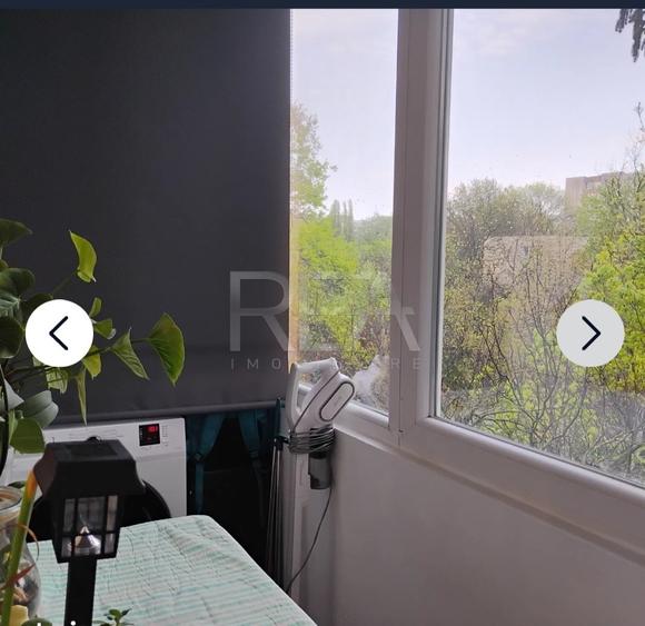 Apartament cu 3 camere semidecomandat în Berceni