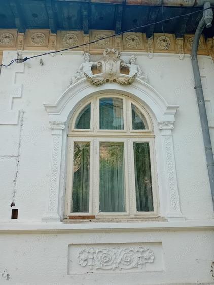 Casă cu 6 camere în Caracal