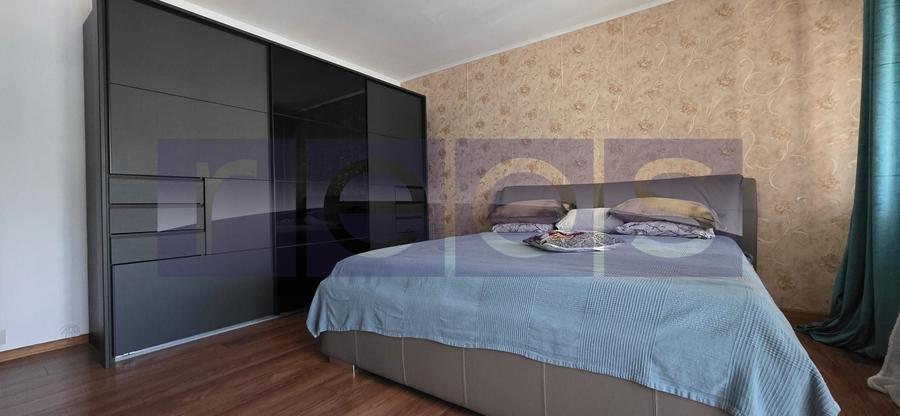 Casă individuală cu 10 camere cu Canalizare în Vatra Luminoasă