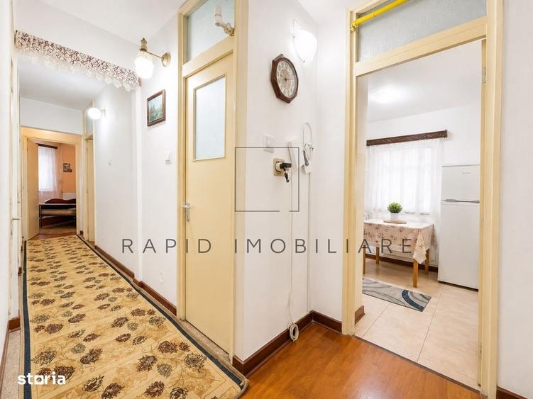 Apartament cu 3 camere decomandat în Sud