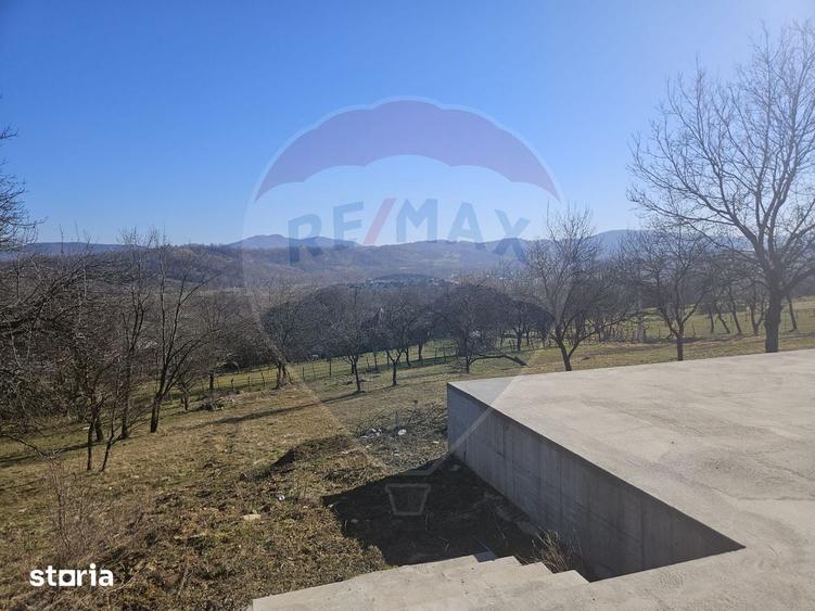 Teren de 4627 mp, în Bârsana