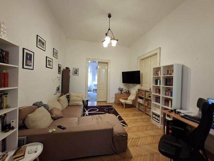 Apartament cu 4 camere circular, mobilat în P-ța Maria