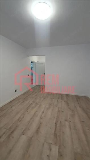 Apartament cu 3 camere semidecomandat în Fundeni