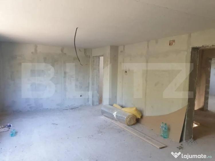 Casă cu 7 camere cu Teren 1000 Mp în Central