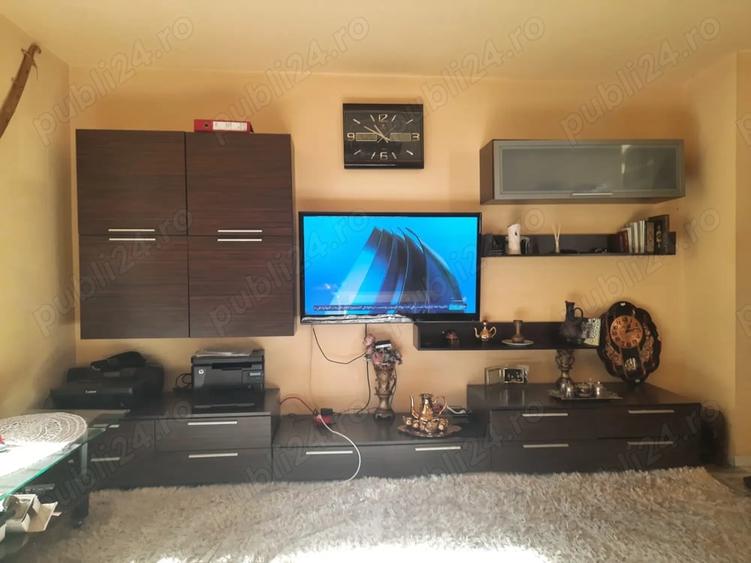 Apartament cu 3 camere decomandat în Girocului