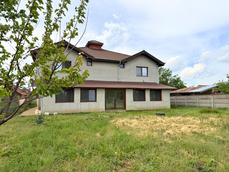 Casa / Duplex - Nojorid - loc central - teren 1440 mp - 2