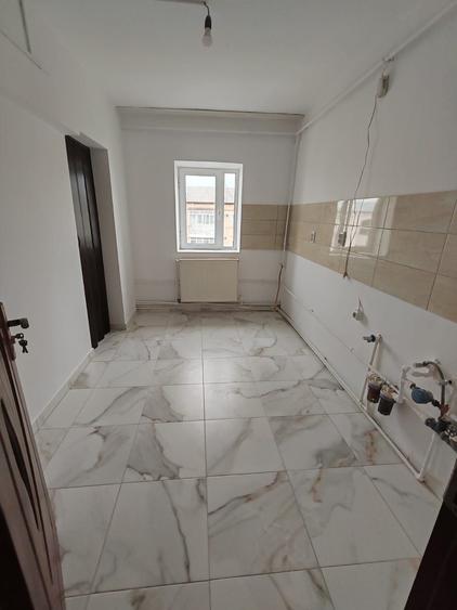 Apartament cu 2 camere decomandat în Adjud