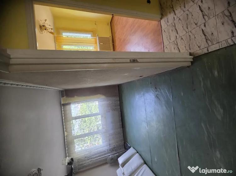 Apartament cu 3 camere semidecomandat în 1 Decembrie 1918