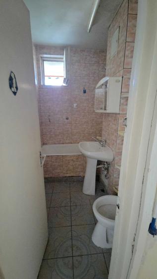 Apartament cu 2 camere semidecomandat în Colentina