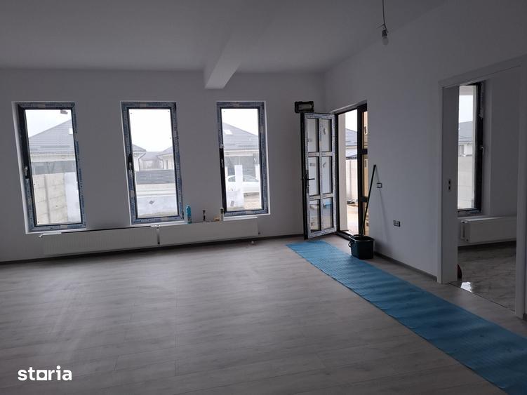 Casă cu 3 camere cu Teren 300 Mp în Central