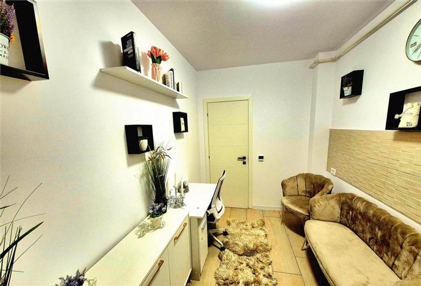 Apartament cu 3 camere decomandat în Aroneanu