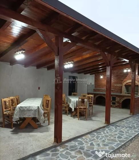 Casă cu 11 camere cu Teren 980 Mp în Central