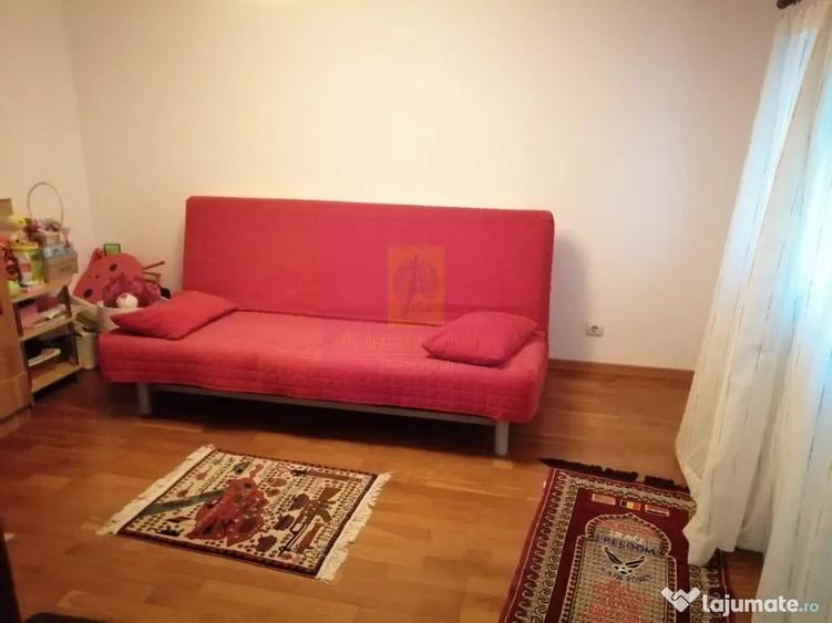 Apartament cu 3 camere semidecomandat în Central